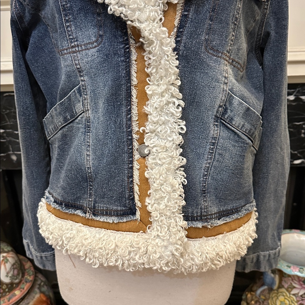 Women's Blue Sherpa-Lined Jean Jacket - Picture 3 of 6